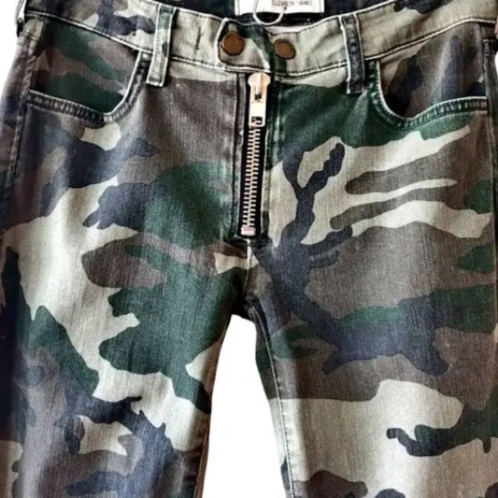 Elizabeth and James Cooper Camouflage Skinny Jeans

size 27